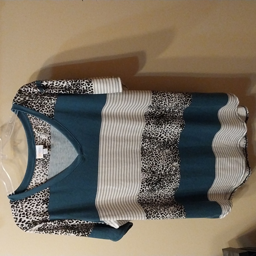 Leopard and stripes Lularoe top. Size XL